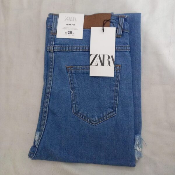 Blue baggy jeans for girls, featuring a relaxed fit and stylish design, ideal for casual outings.